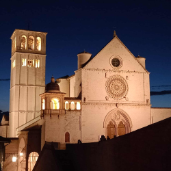 assisi-a-szent-ferenc-bazilika-este